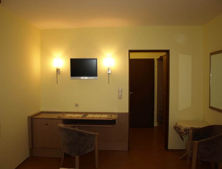 Doppelzimmer mit Dusche, WC, TV