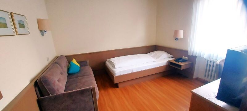 Einzelzimmer Dusche, WC, TV