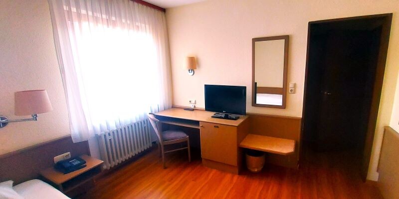 Einzelzimmer Dusche, WC, TV